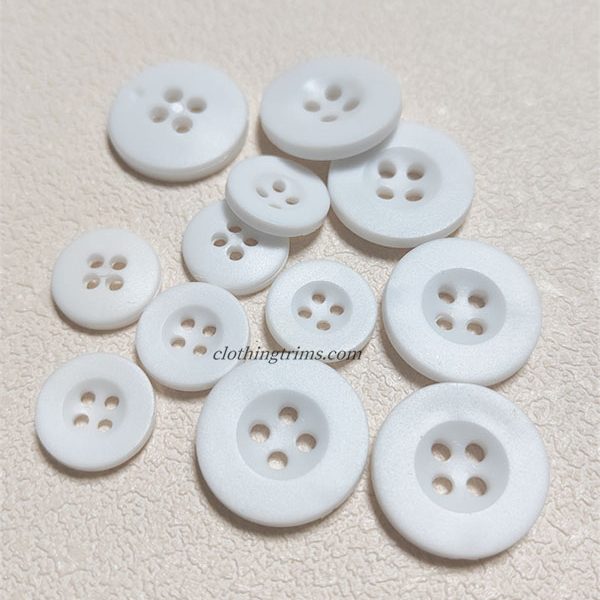 CT011 white four-hole rubber buttons